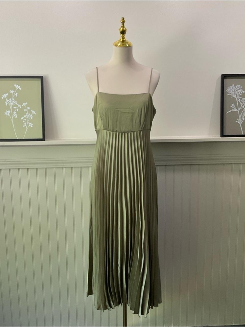 Petal & Pup Sage Green Satin Pleated Midi Dress – NWOT – Size L